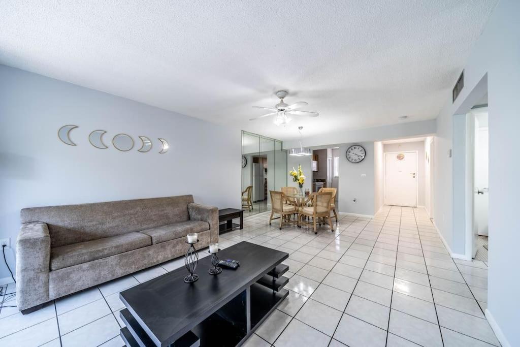 Sunny Isles Vacation Condo. * Miami Beach